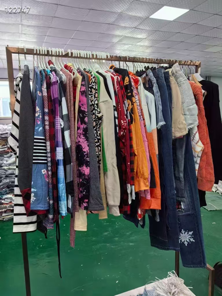 3.9 yuan RMB 1/pcs, quantity 150,000 pieces, spring and summer miscellaneous styles, most have individual packaging. The goods are new. One company’s clearance.