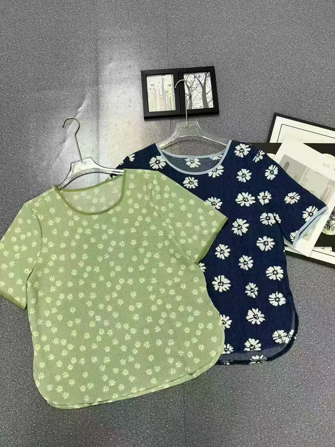 T-shirts, women’s