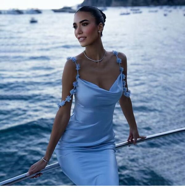 Three-dimensional floral halter dress - 图片 7